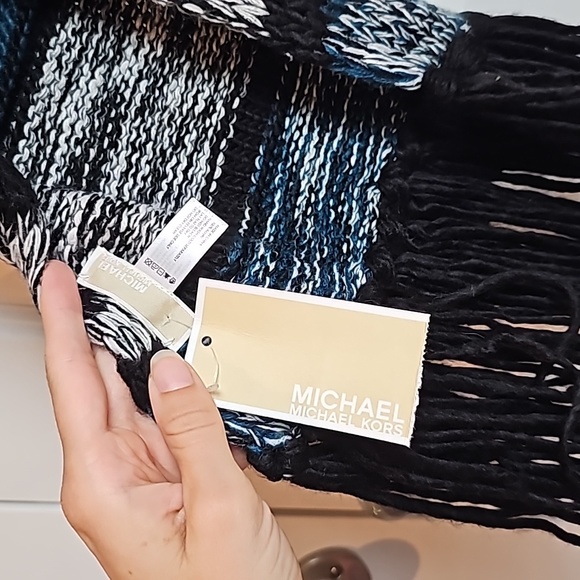 Michael by Michael Kors Knitted Scarf O/S NWT - Picture 3 of 5